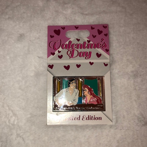 Limited Edition Trading Pin The Little Mermaid Ariel & Eric Valentine’s Day - Picture 3 of 7